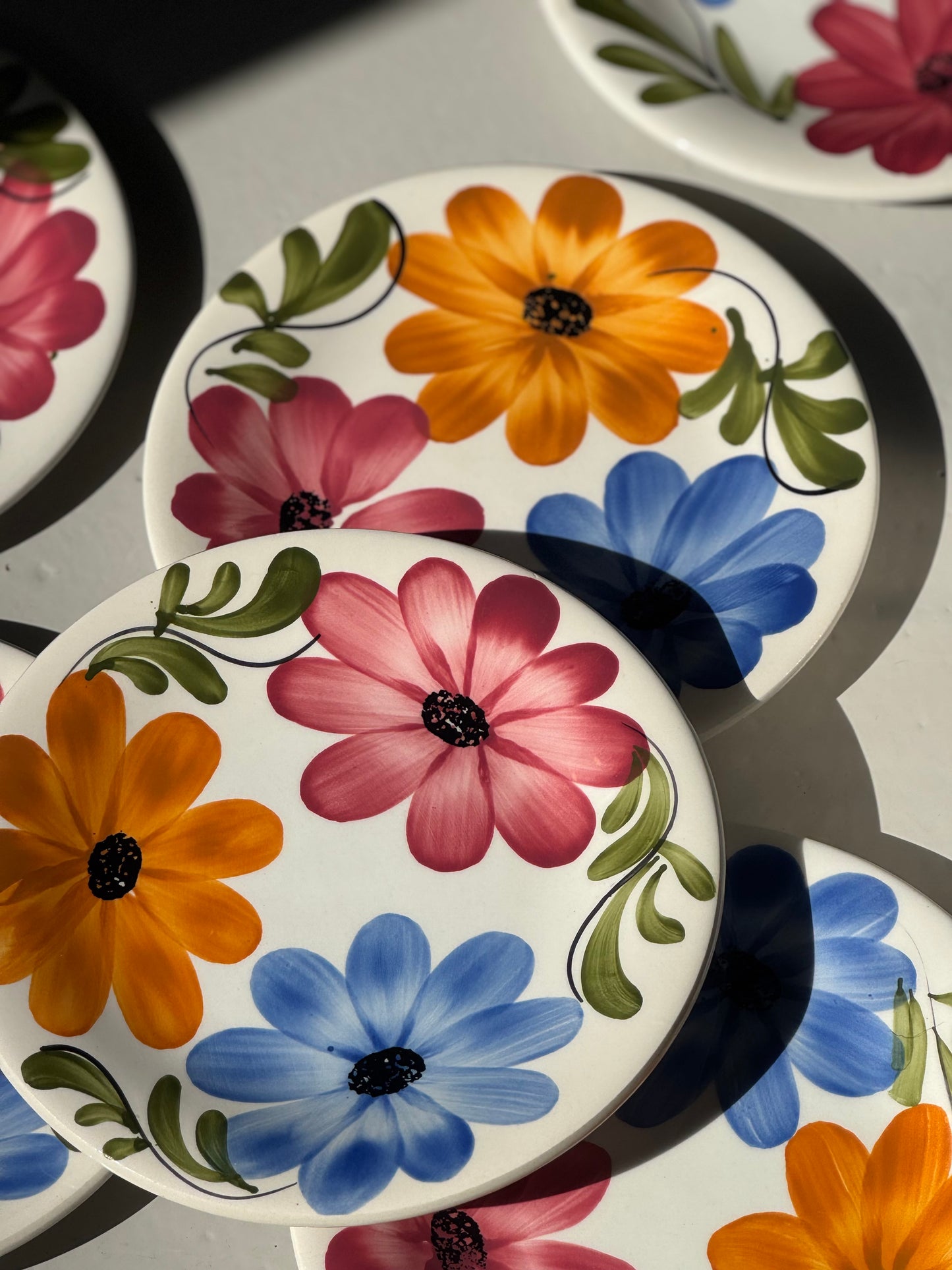 Håndmalede Blomstrede Tallerkener