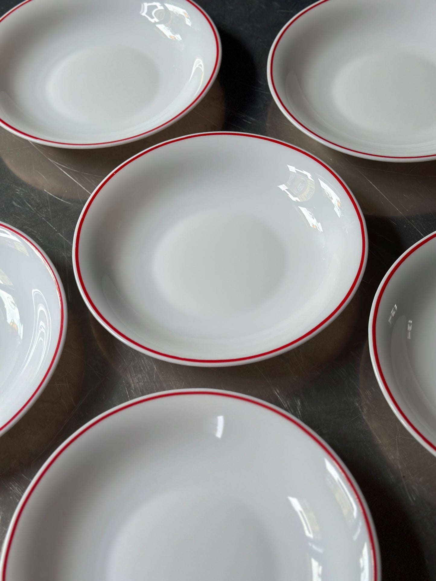 Rødt Bistro Stel - Dybe og Flade