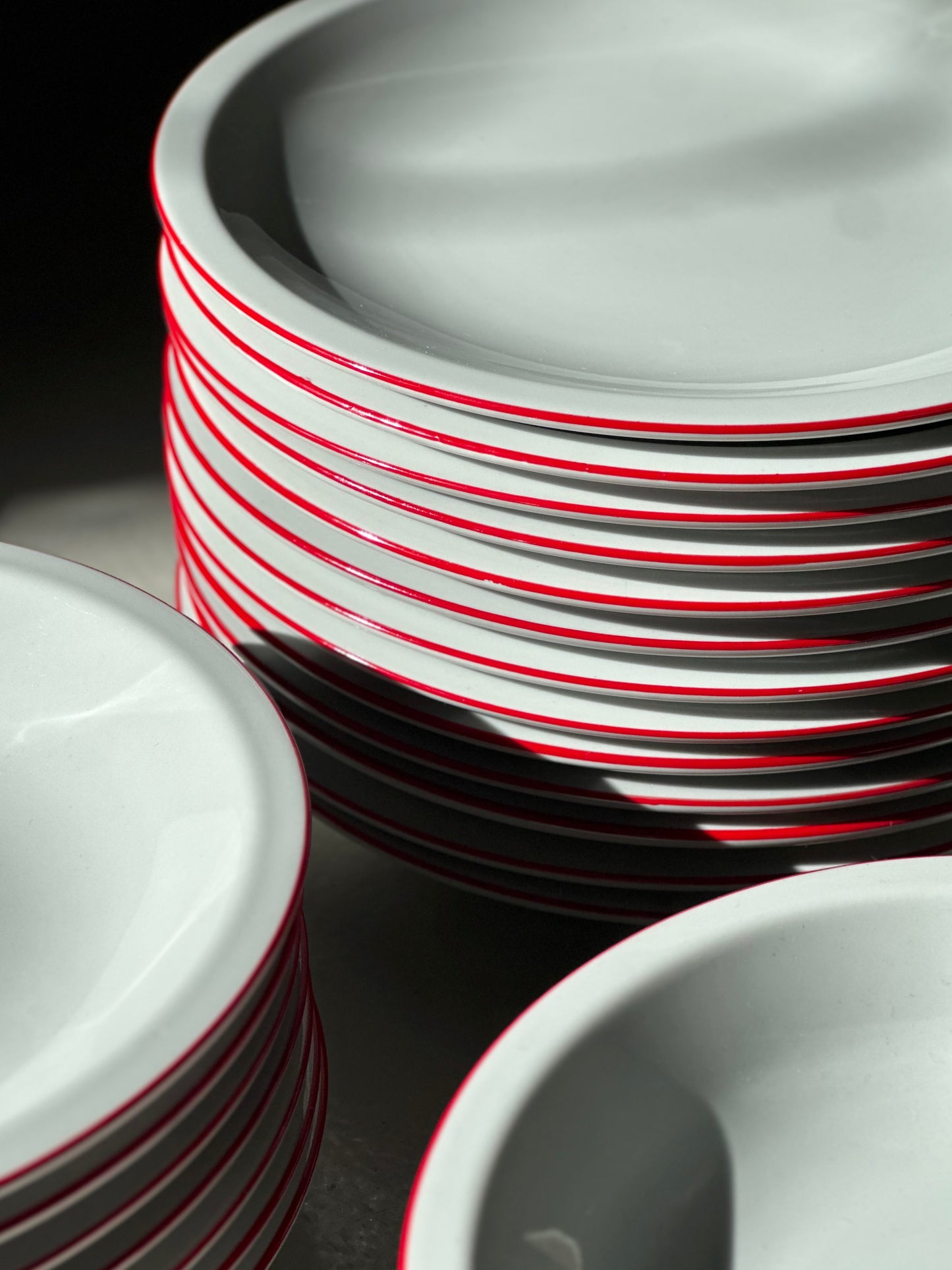 Bistro Tallerkener - Rød Kant