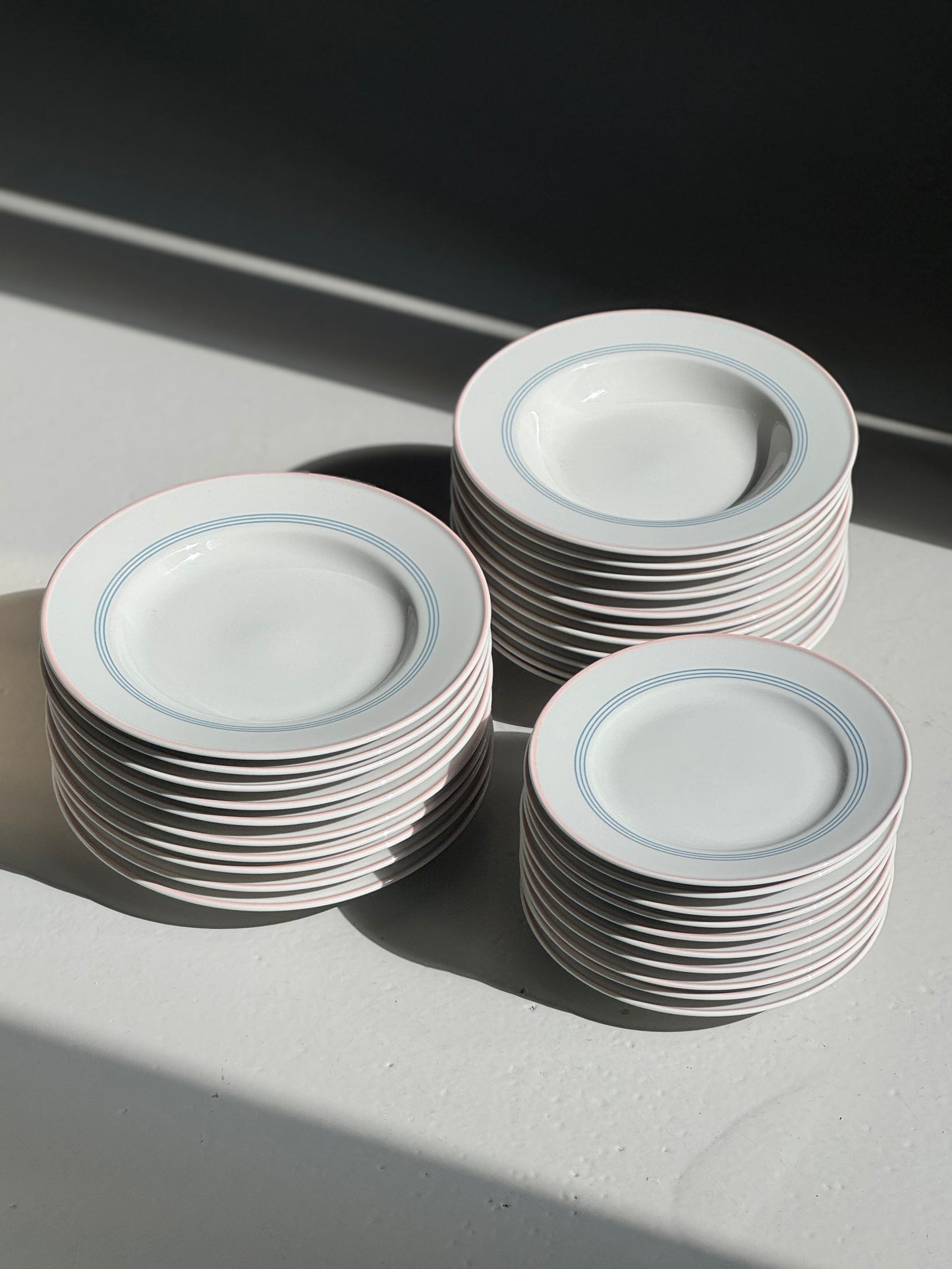 Lyserøde/Lyseblå Bistro Tallerkener