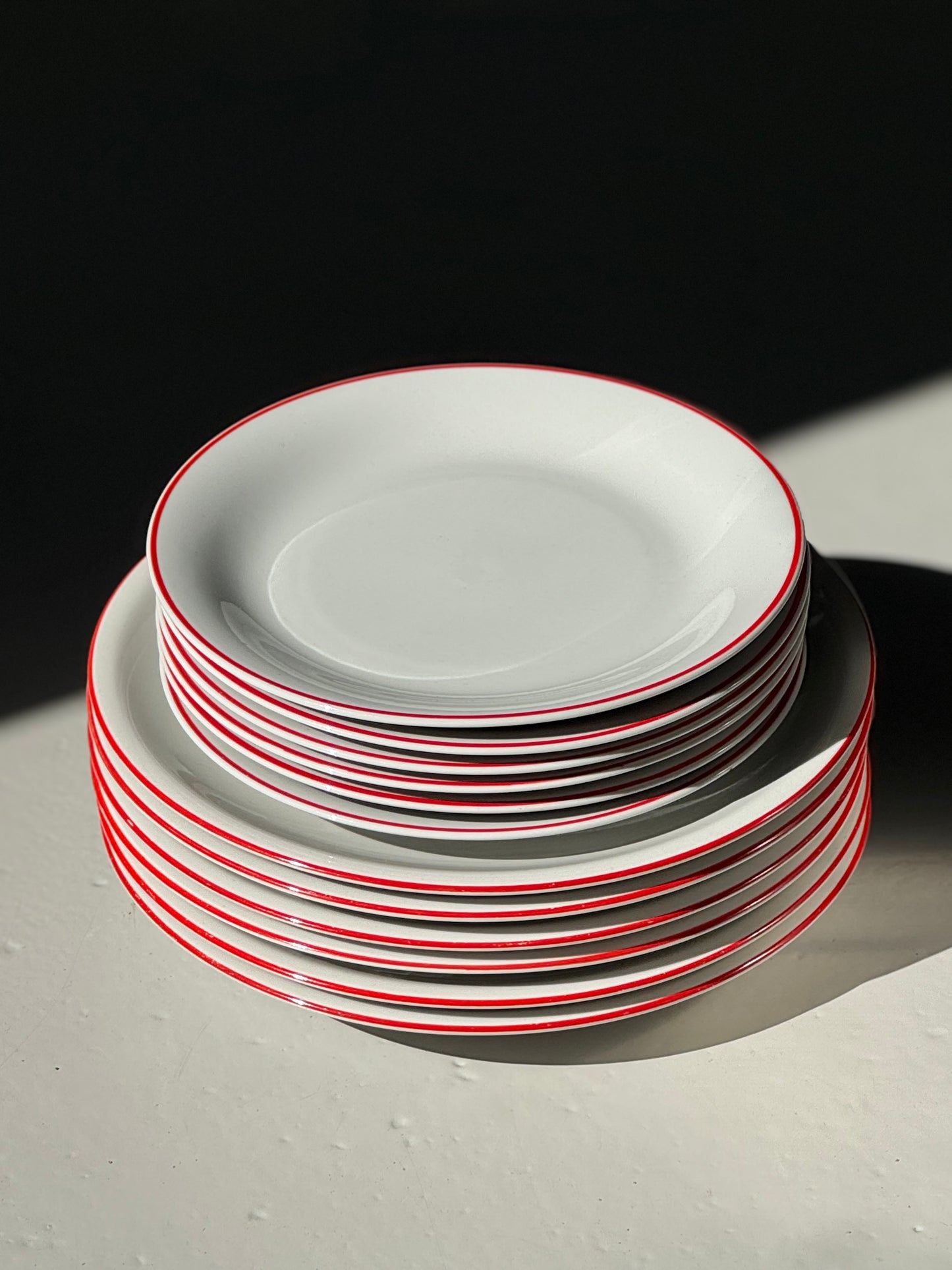 Bistro Tallerkener - Rød kant