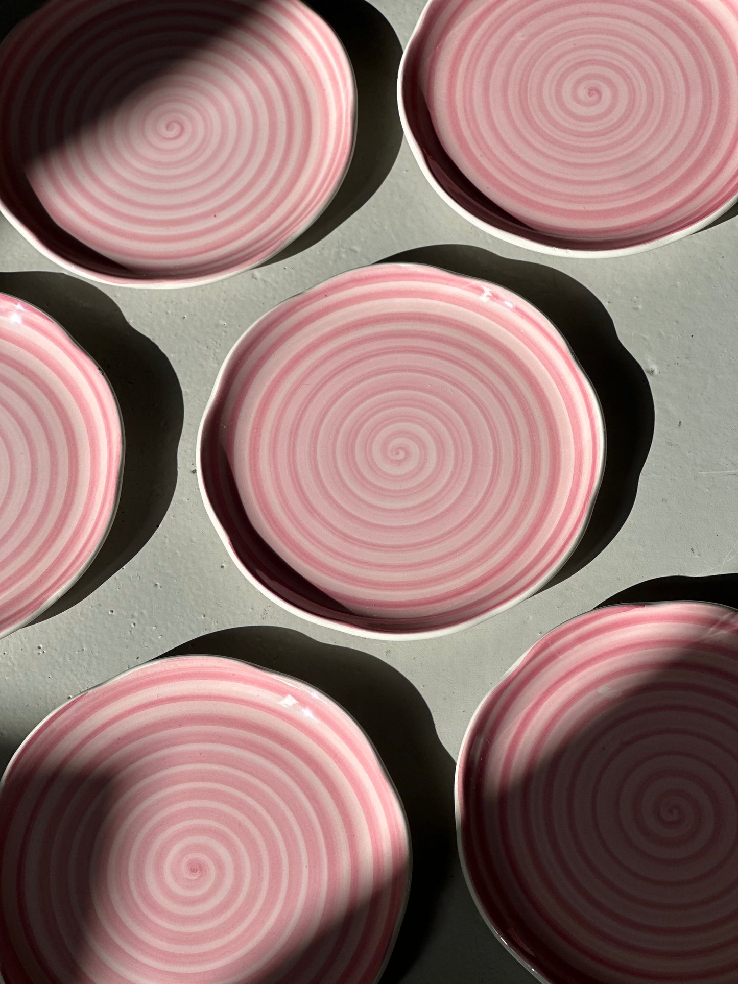 Lyserøde Swirl Frokosttallerkener