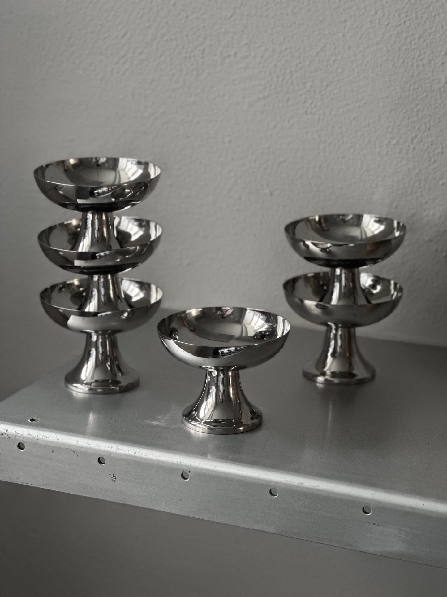 Høje Vintage Stål Skåle På Fod