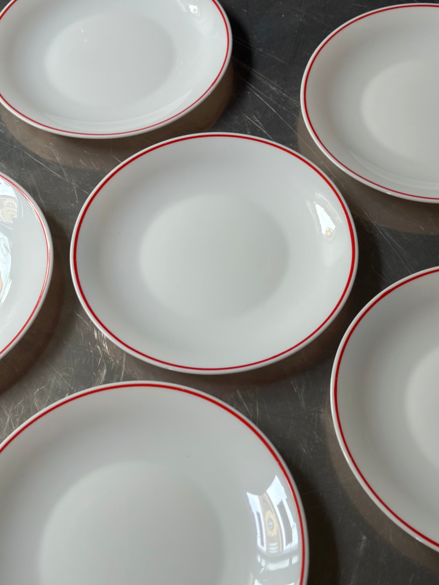 Rødt Bistro Stel - Dybe og Flade