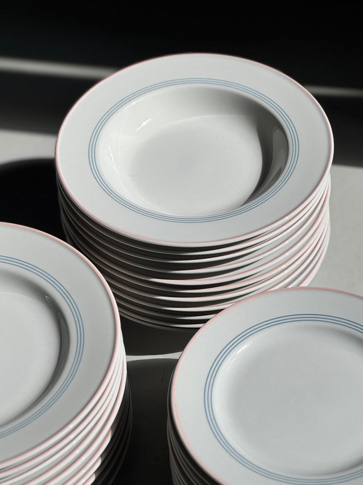 Lyserøde/Lyseblå Bistro Tallerkener