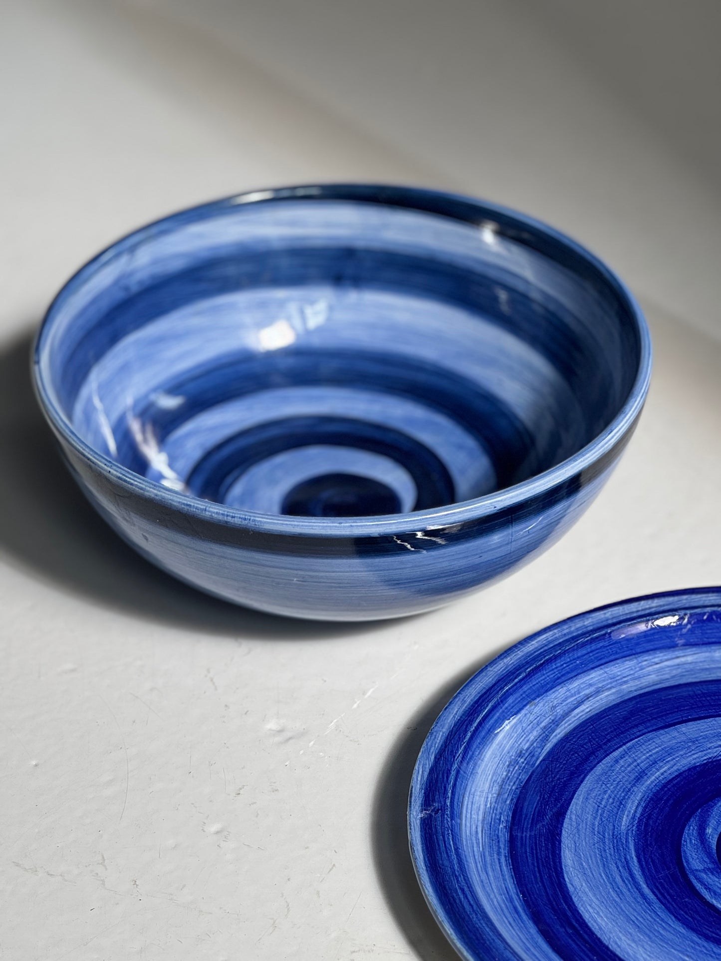 Håndmalet Swirl Skål + Fad