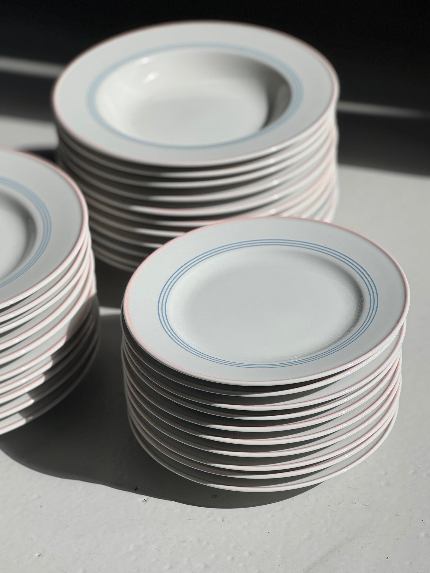 Lyserøde/Lyseblå Bistro Tallerkener