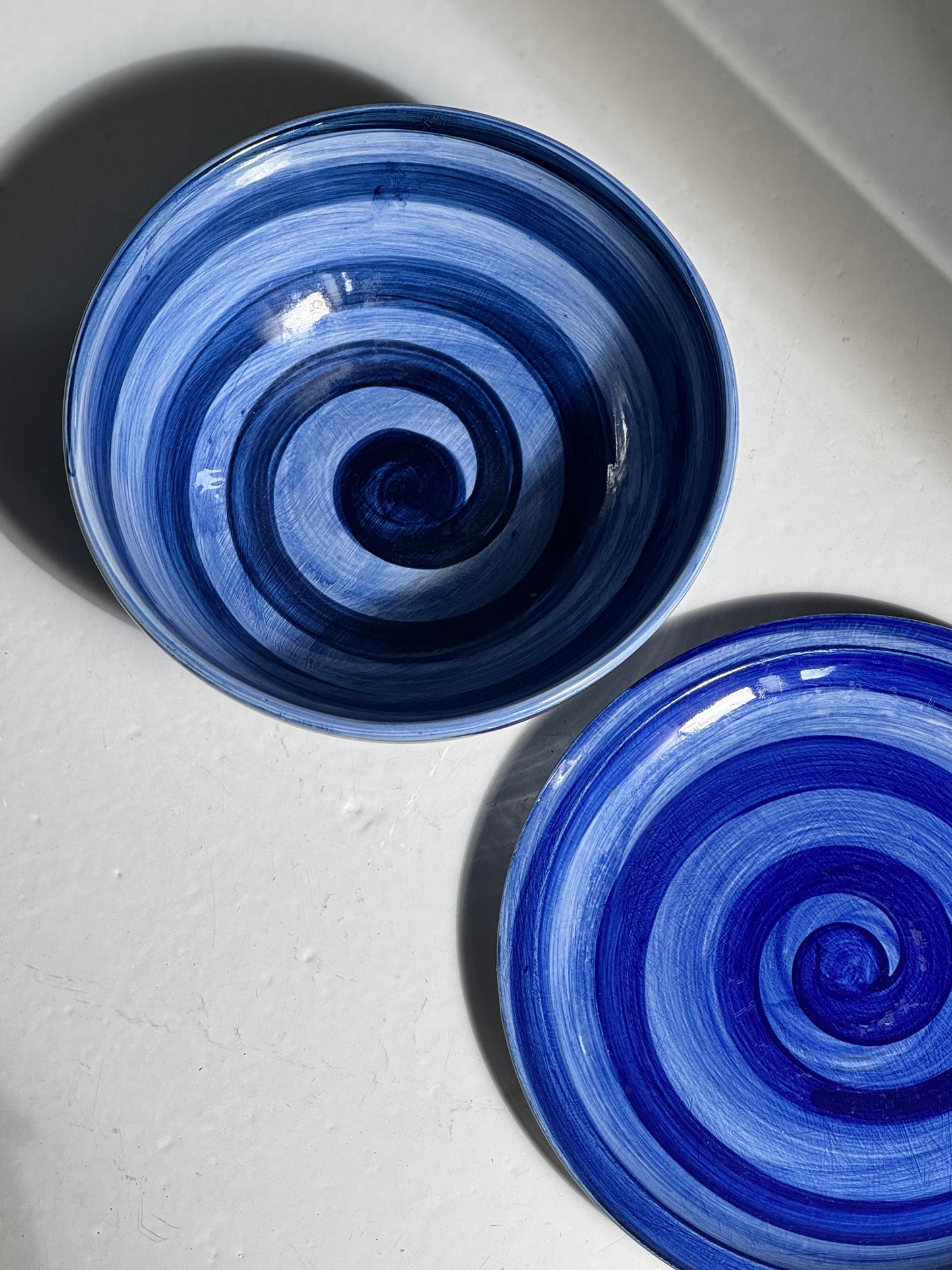 Håndmalet Swirl Skål + Fad