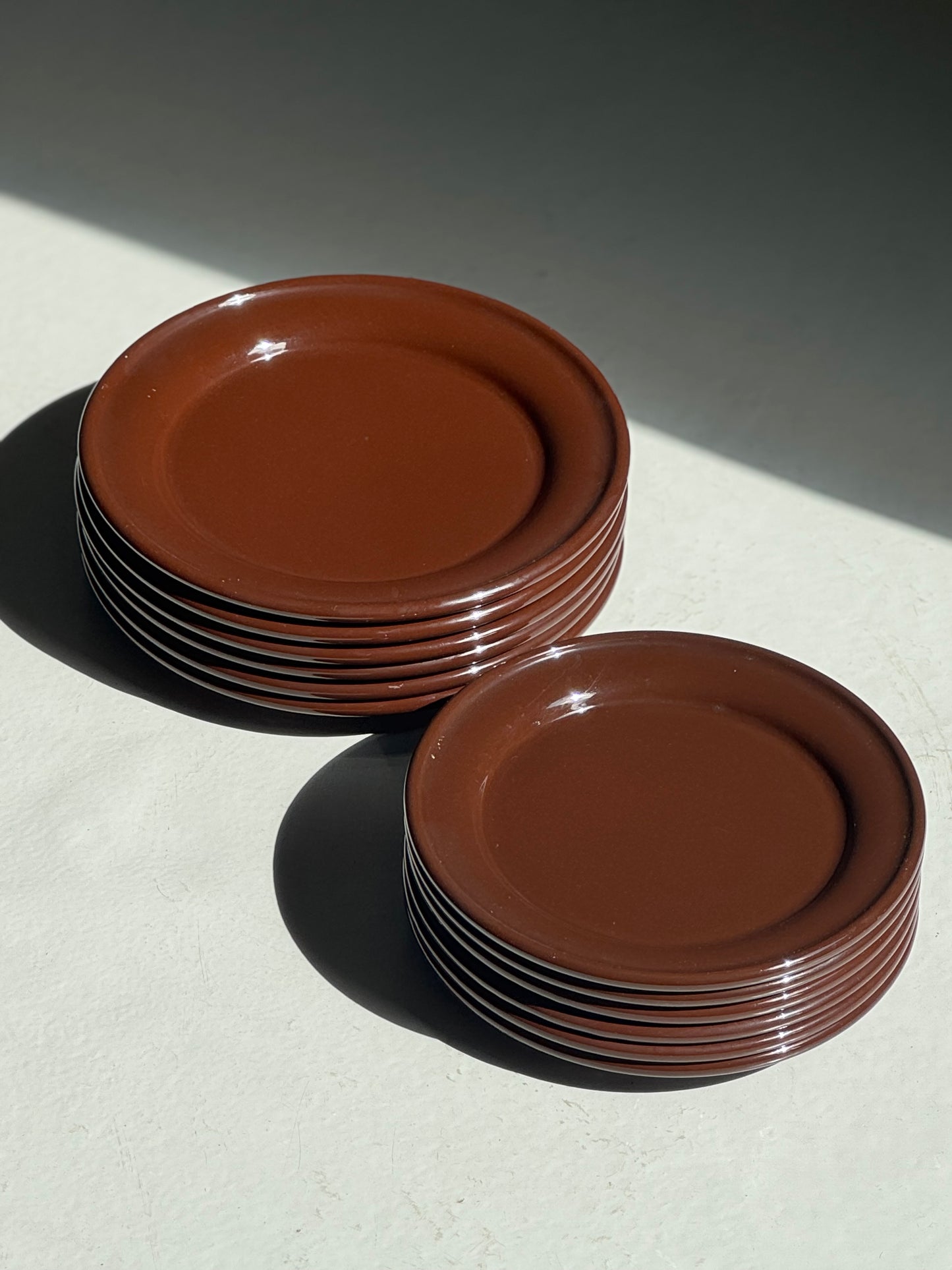 Mørkebrune Chunky Tallerkener