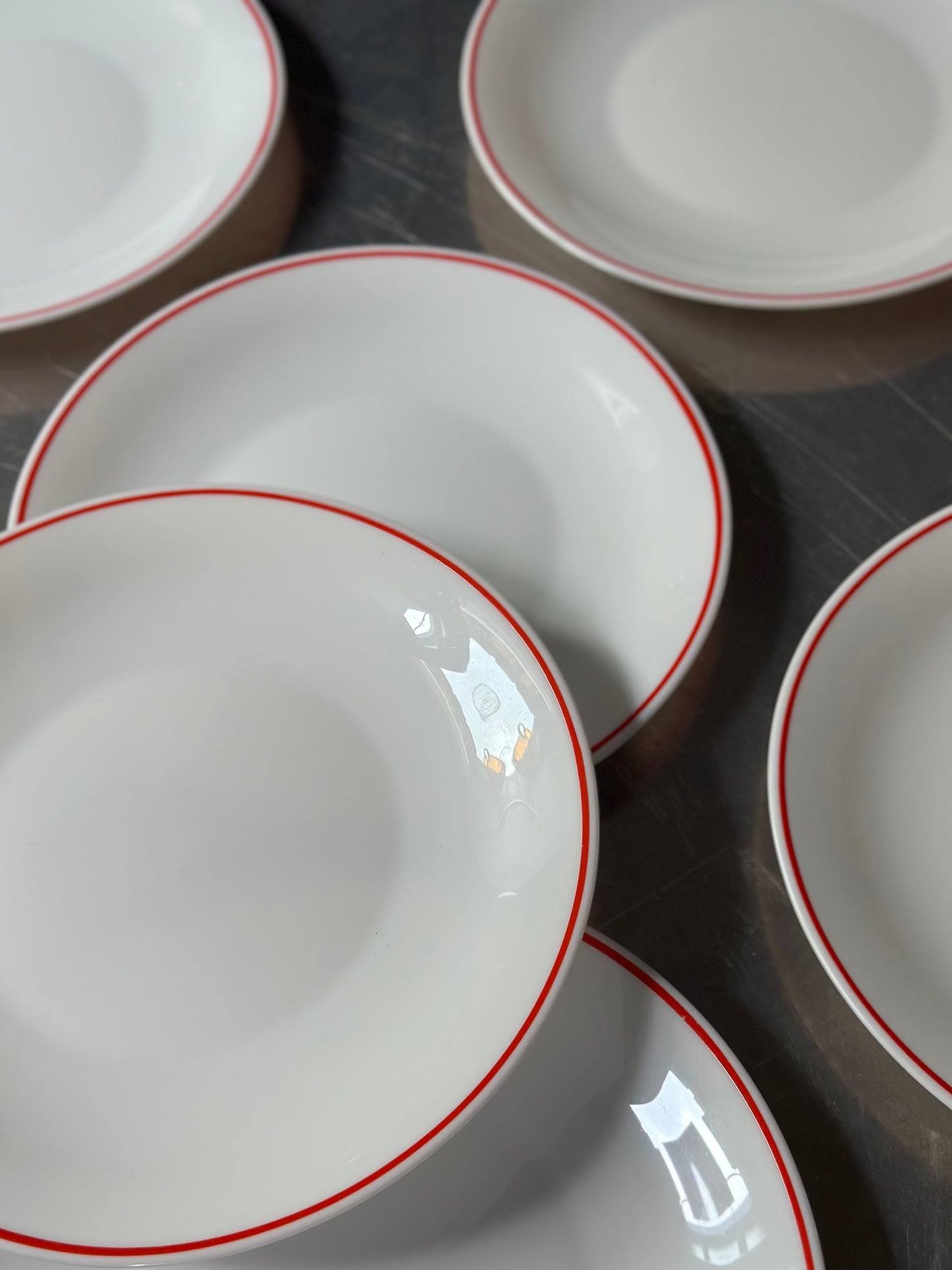 Rødt Bistro Stel - Dybe og Flade