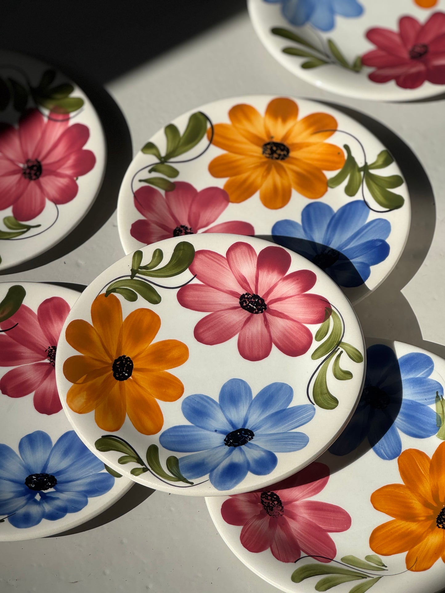 Håndmalede Blomstrede Tallerkener