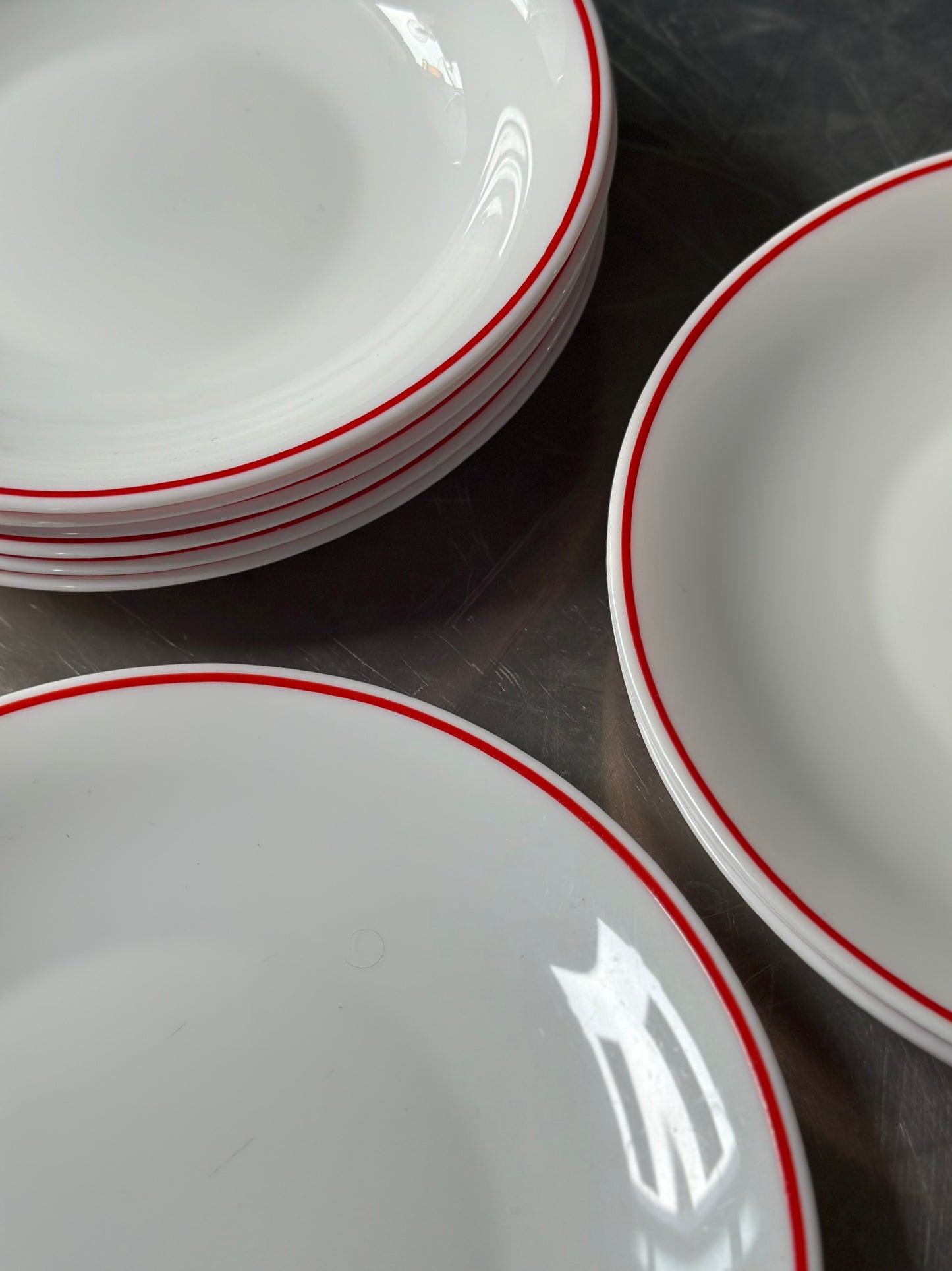 Rødt Bistro Stel - Dybe og Flade
