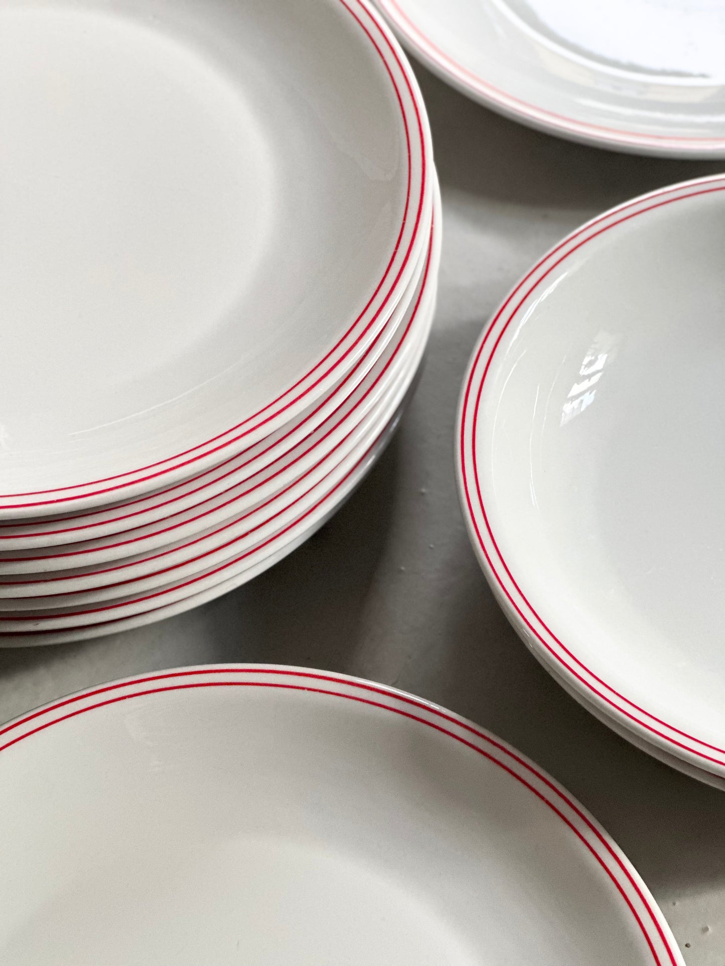 Italiensk Bistro Stel - Dobbelt Rød Kant