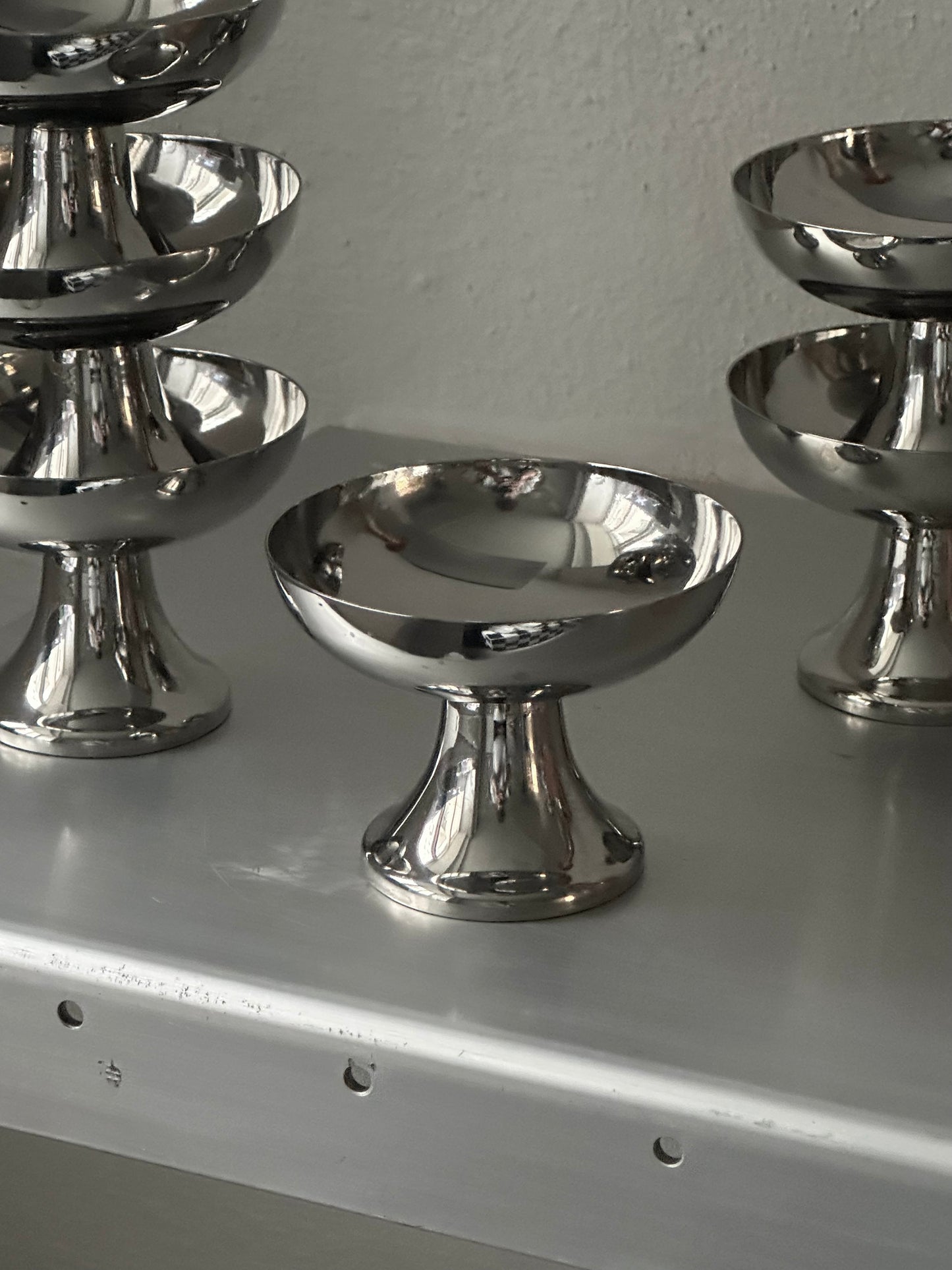 Høje Vintage Stål Skåle På Fod