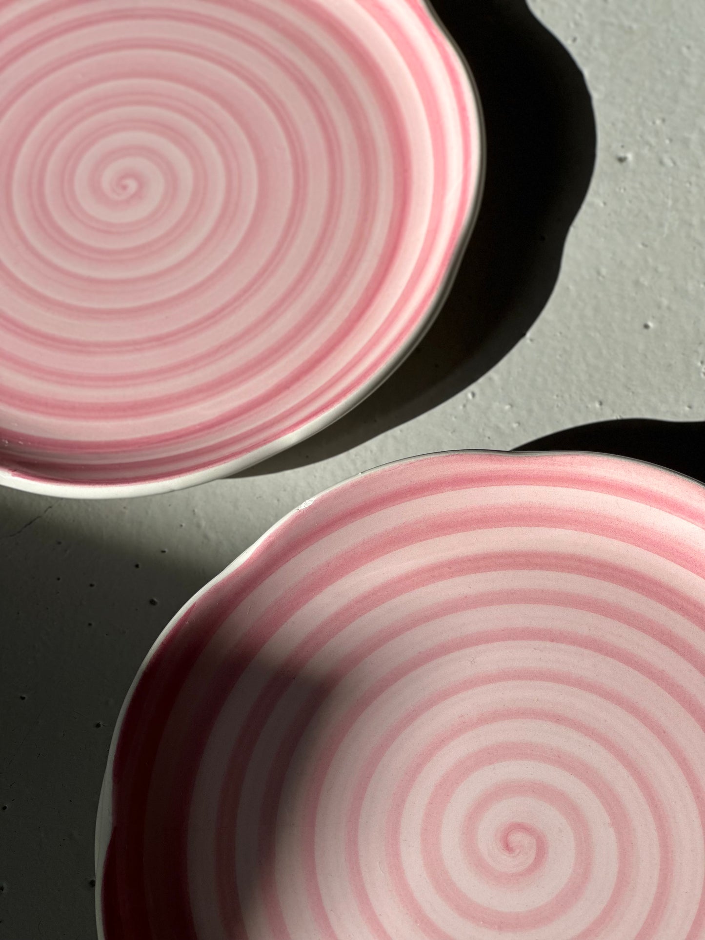 Lyserøde Swirl Frokosttallerkener