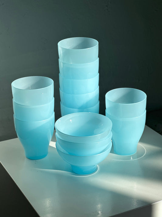 Lyseblå Italienske Vandglas Og Skåle