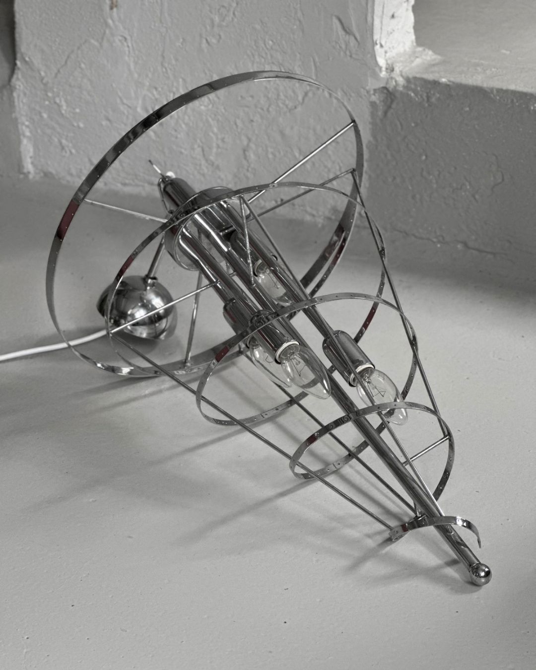 Italiensk Vintage Spiral Lampe I Krom