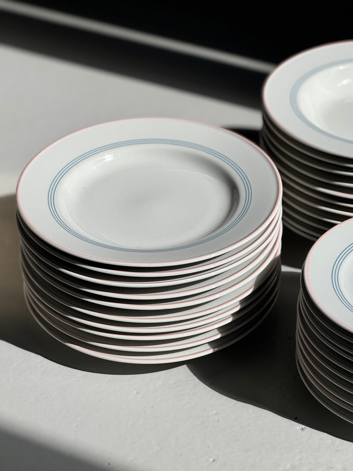 Lyserøde/Lyseblå Bistro Tallerkener