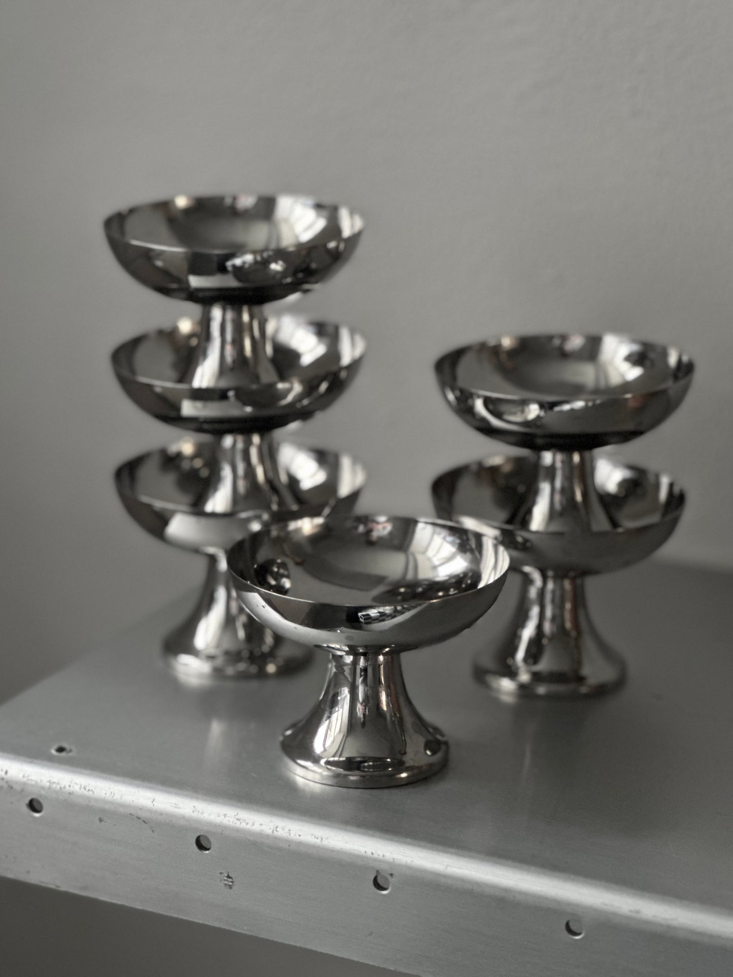 Høje Vintage Stål Skåle På Fod